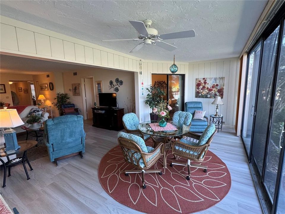 En Venta: $249,900 (2 camas, 2 baños, 1365 Pies cuadrados)