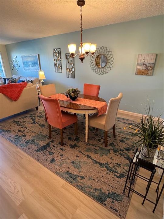 En Venta: $249,900 (2 camas, 2 baños, 1365 Pies cuadrados)