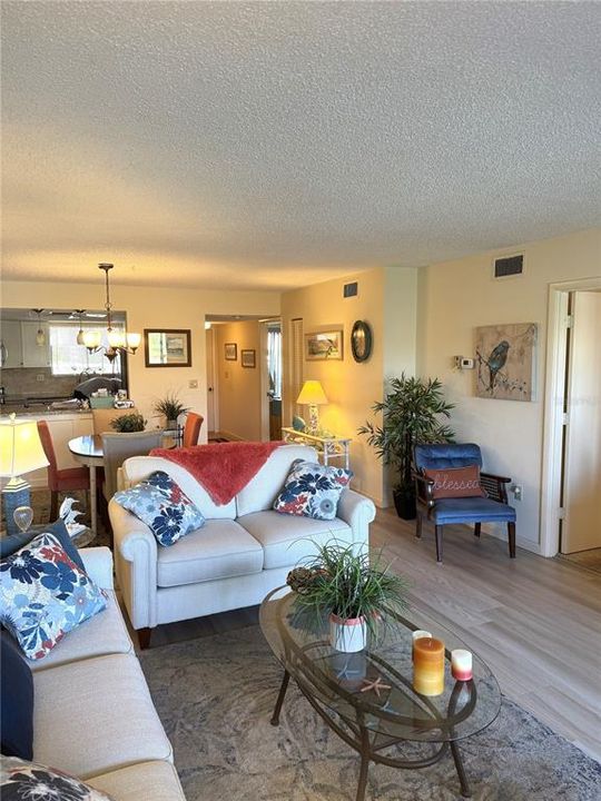 En Venta: $249,900 (2 camas, 2 baños, 1365 Pies cuadrados)