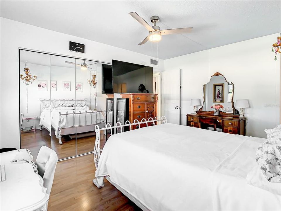 For Sale: $155,000 (2 beds, 2 baths, 985 Square Feet)