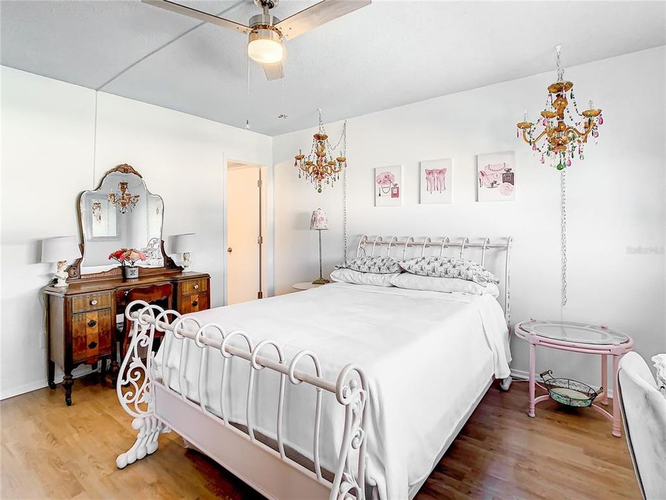 For Sale: $155,000 (2 beds, 2 baths, 985 Square Feet)