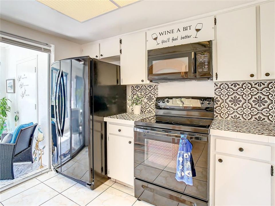 For Sale: $155,000 (2 beds, 2 baths, 985 Square Feet)