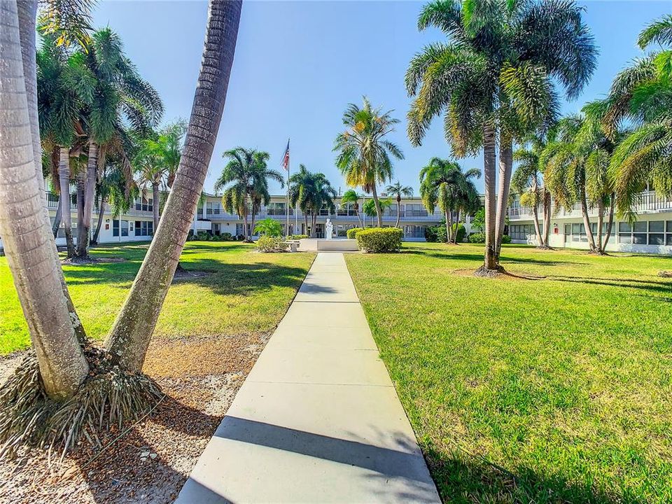 For Sale: $155,000 (2 beds, 2 baths, 985 Square Feet)