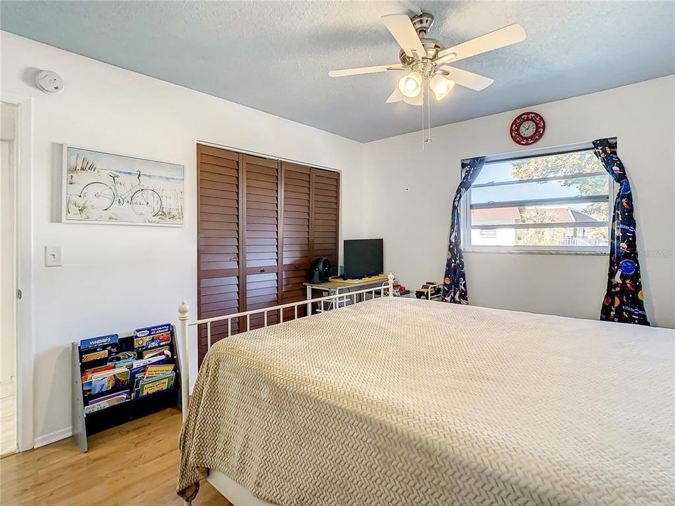 For Sale: $155,000 (2 beds, 2 baths, 985 Square Feet)