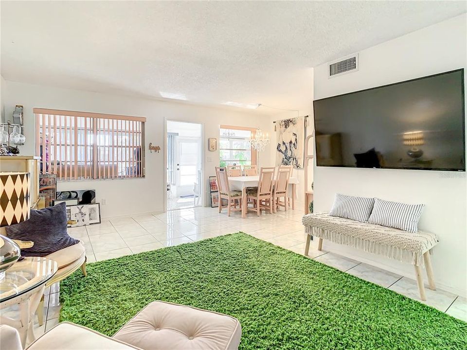 For Sale: $155,000 (2 beds, 2 baths, 985 Square Feet)