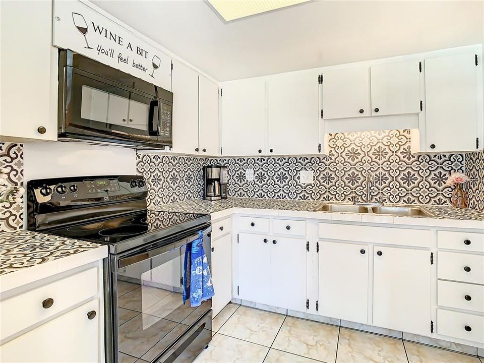 For Sale: $155,000 (2 beds, 2 baths, 985 Square Feet)