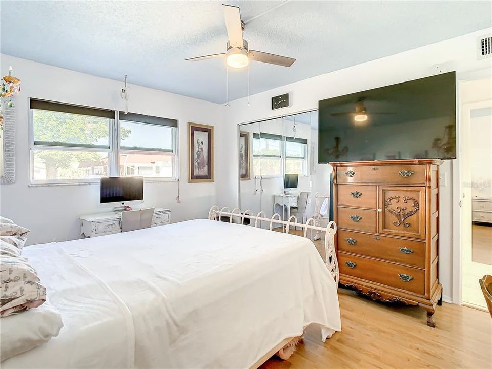 For Sale: $155,000 (2 beds, 2 baths, 985 Square Feet)