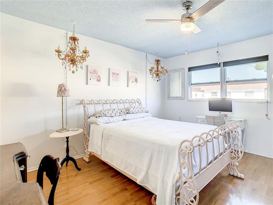 For Sale: $155,000 (2 beds, 2 baths, 985 Square Feet)