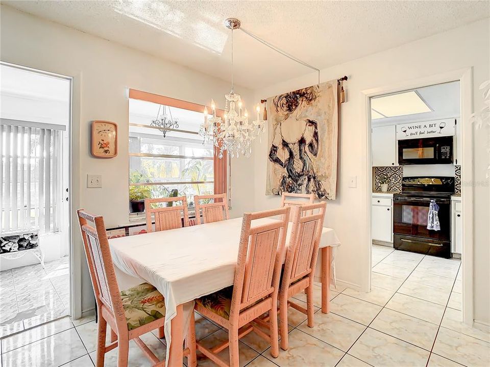 For Sale: $155,000 (2 beds, 2 baths, 985 Square Feet)