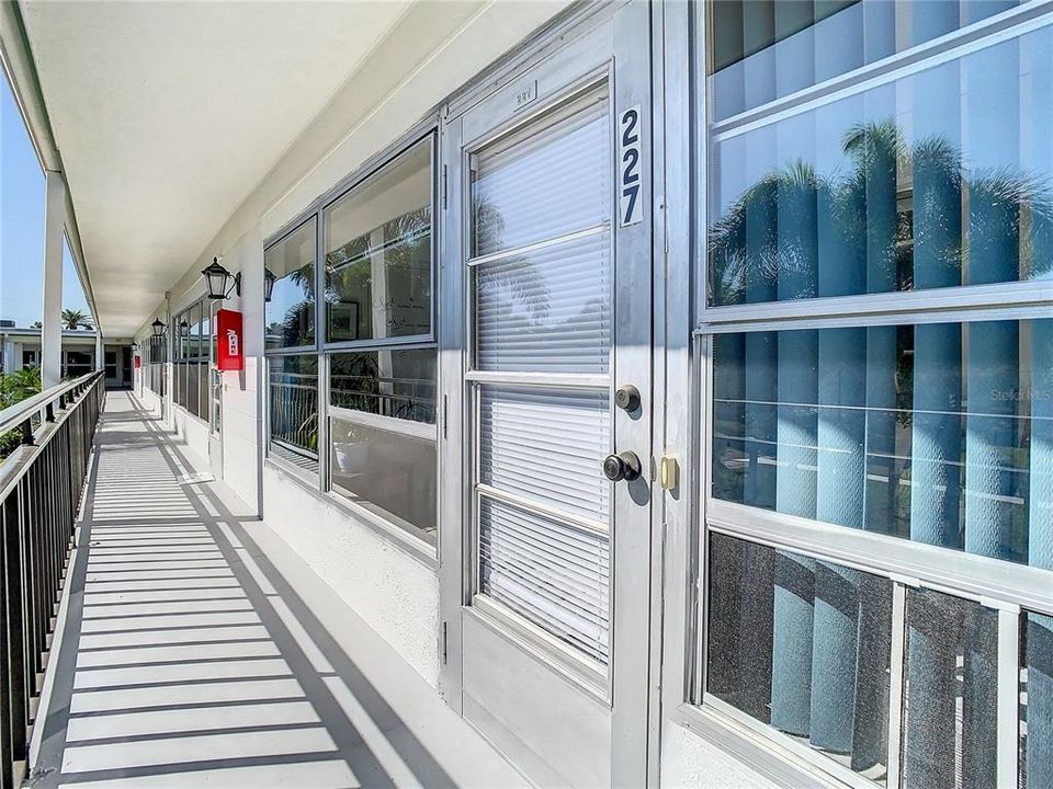 For Sale: $155,000 (2 beds, 2 baths, 985 Square Feet)