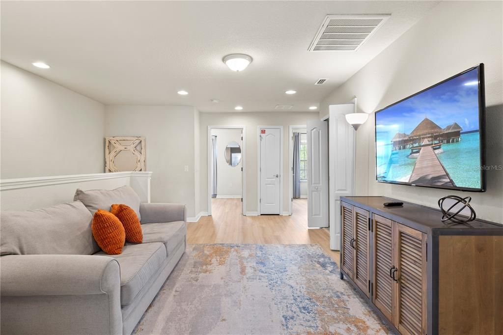 出租: $3,200 (5 贝兹, 4 浴室, 2263 平方英尺)