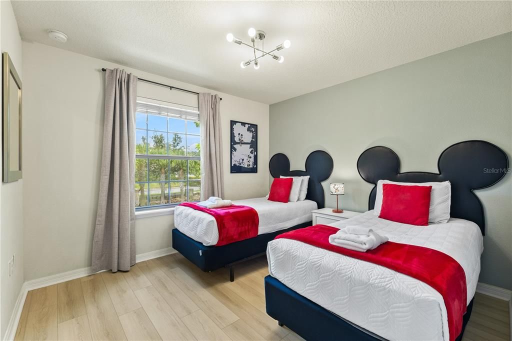 出租: $3,200 (5 贝兹, 4 浴室, 2263 平方英尺)