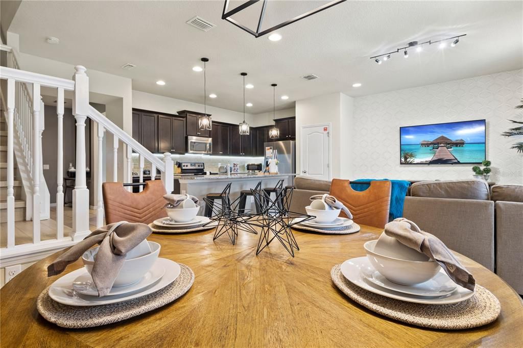 出租: $3,200 (5 贝兹, 4 浴室, 2263 平方英尺)