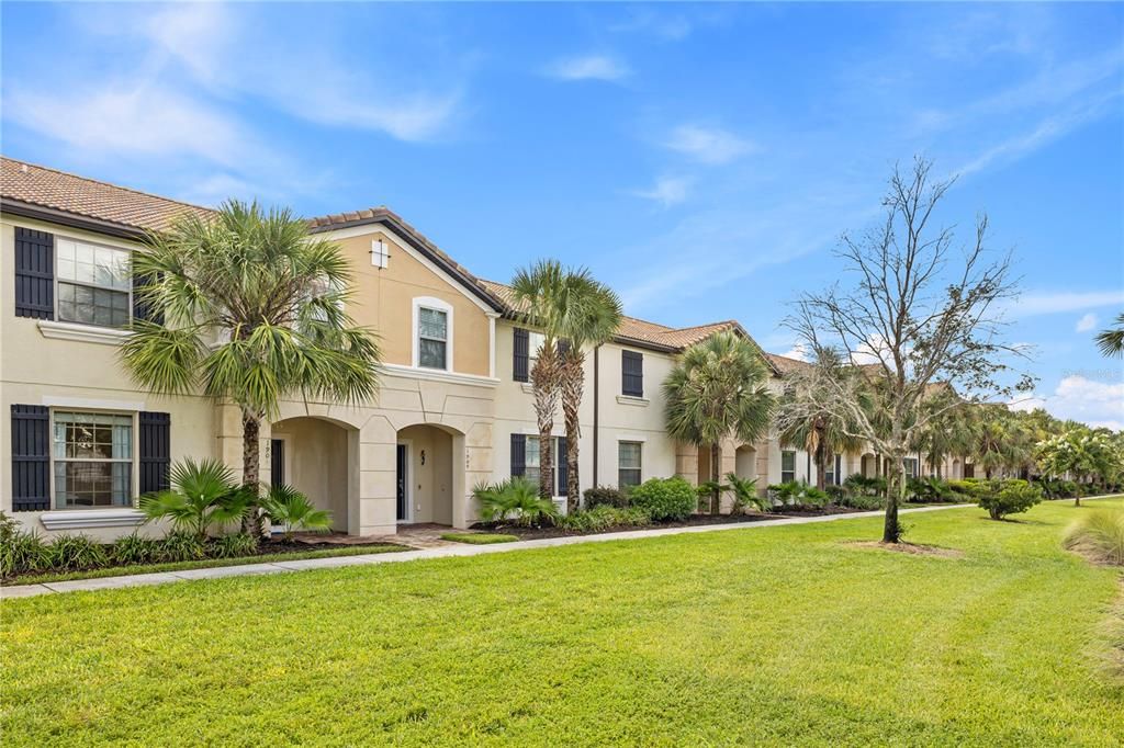 出租: $3,200 (5 贝兹, 4 浴室, 2263 平方英尺)