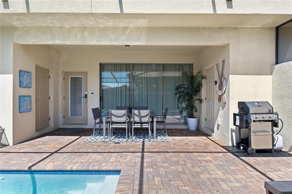 出租: $3,200 (5 贝兹, 4 浴室, 2263 平方英尺)