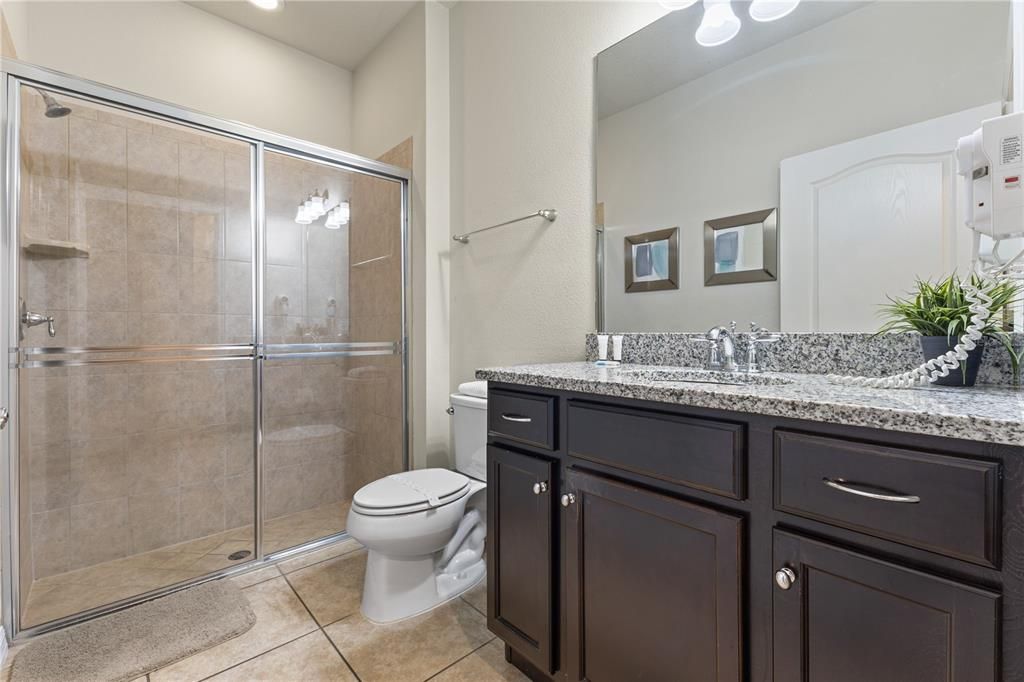 出租: $3,200 (5 贝兹, 4 浴室, 2263 平方英尺)