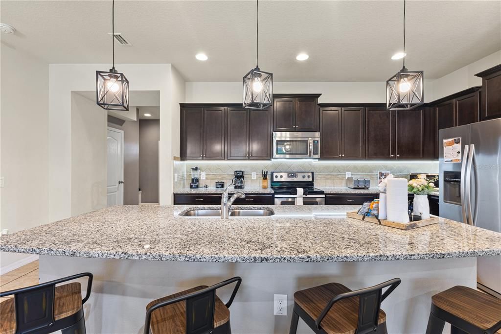 出租: $3,200 (5 贝兹, 4 浴室, 2263 平方英尺)