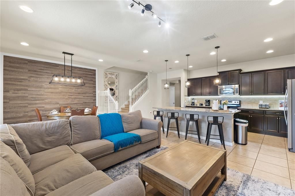 出租: $3,200 (5 贝兹, 4 浴室, 2263 平方英尺)