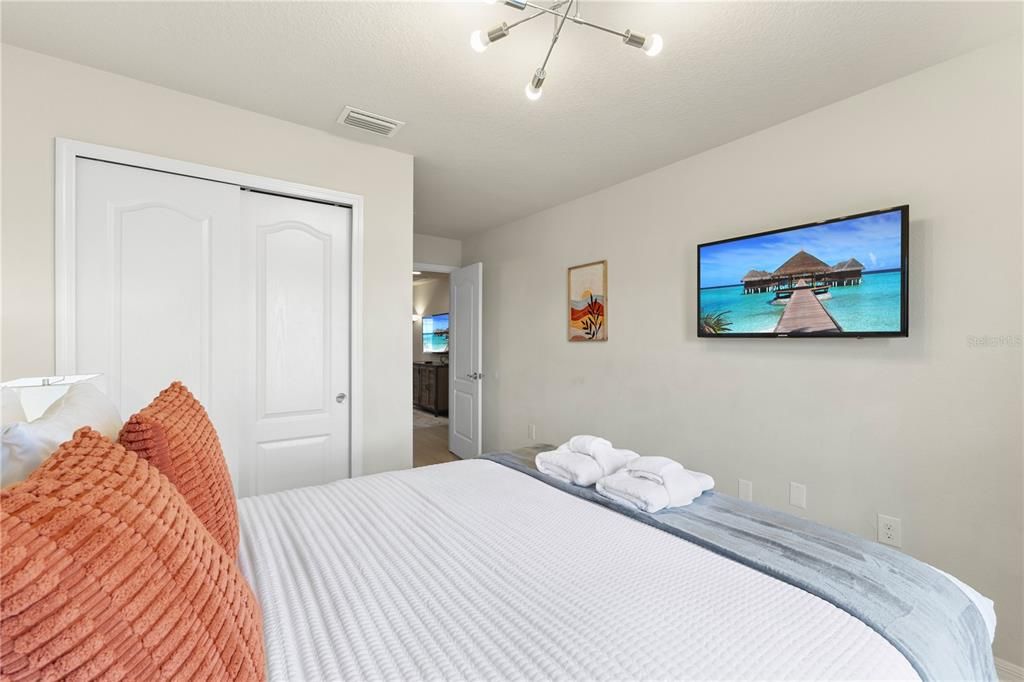 出租: $3,200 (5 贝兹, 4 浴室, 2263 平方英尺)