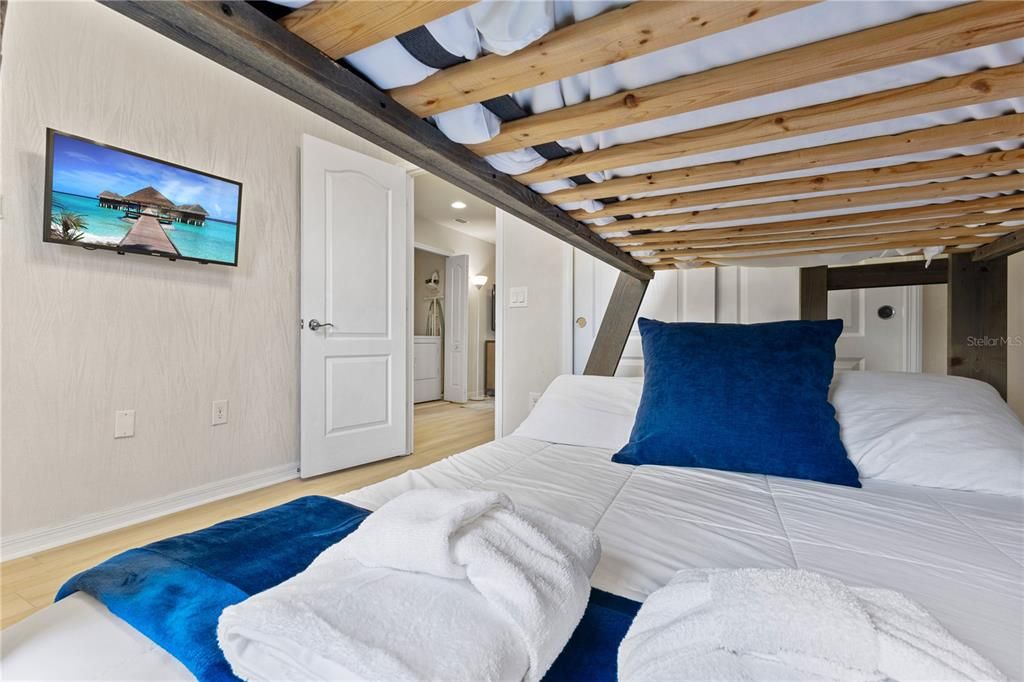 出租: $3,200 (5 贝兹, 4 浴室, 2263 平方英尺)