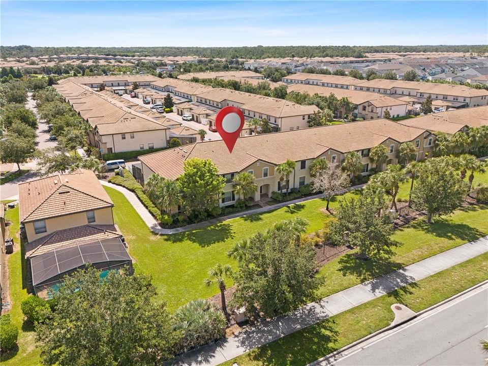 出租: $3,200 (5 贝兹, 4 浴室, 2263 平方英尺)