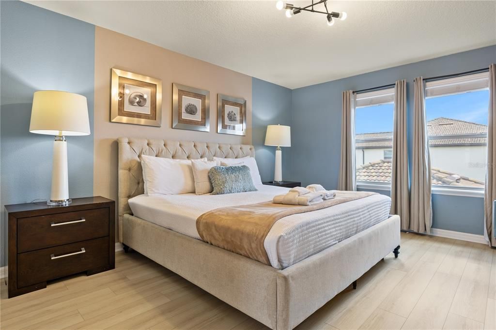 出租: $3,200 (5 贝兹, 4 浴室, 2263 平方英尺)