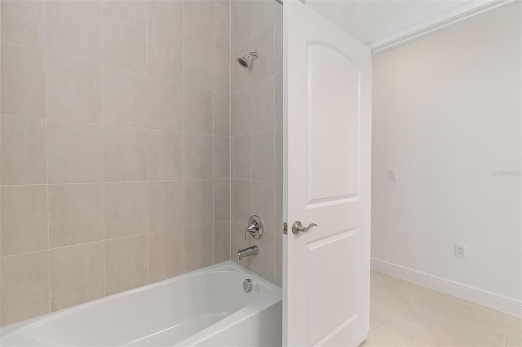 For Sale: $400,000 (3 beds, 2 baths, 1850 Square Feet)