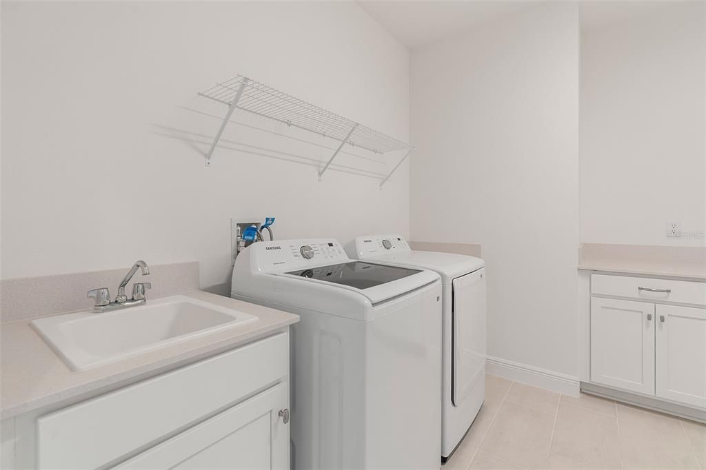 For Sale: $400,000 (3 beds, 2 baths, 1850 Square Feet)