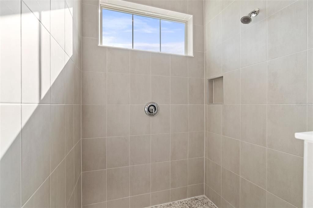 For Sale: $400,000 (3 beds, 2 baths, 1850 Square Feet)