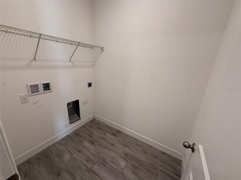 For Rent: $3,095 (4 beds, 4 baths, 2945 Square Feet)