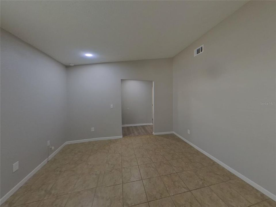 For Rent: $2,279 (4 beds, 2 baths, 1942 Square Feet)