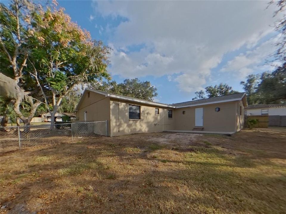 For Rent: $2,279 (4 beds, 2 baths, 1942 Square Feet)