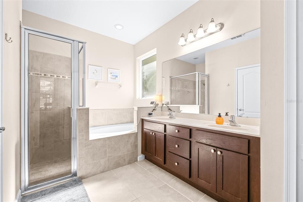 En Venta: $470,000 (5 camas, 3 baños, 2172 Pies cuadrados)