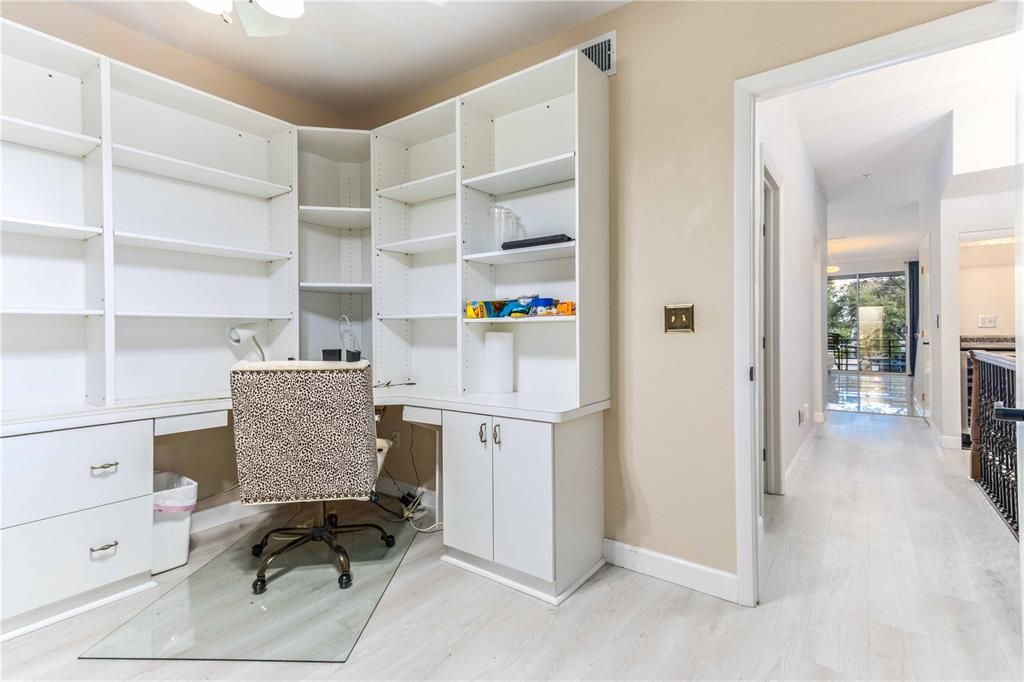 For Sale: $515,000 (3 beds, 3 baths, 1700 Square Feet)