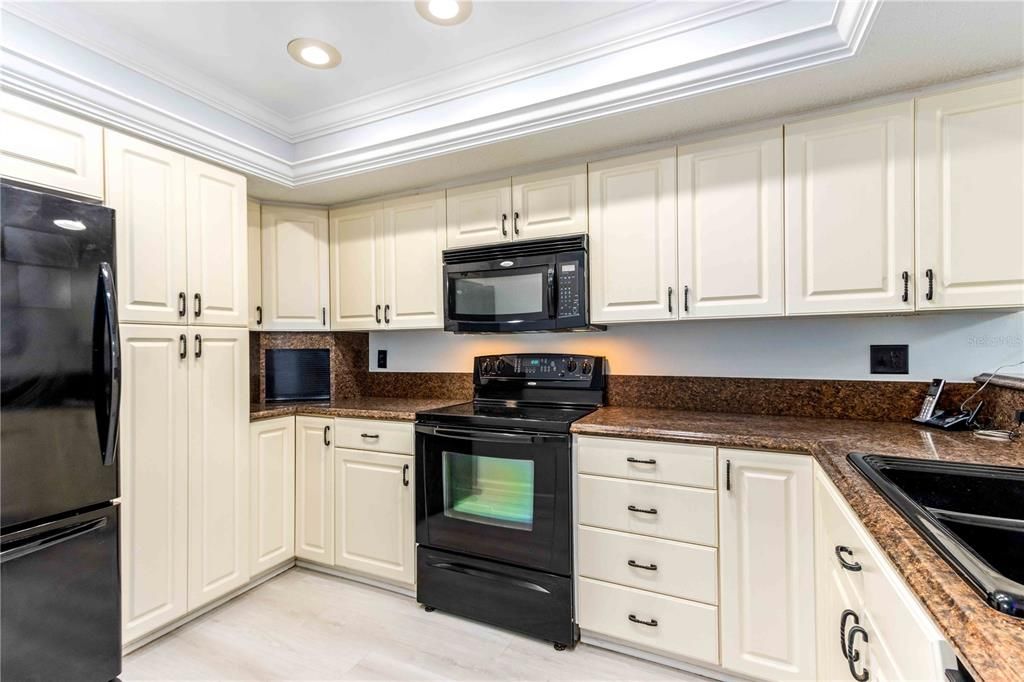 For Sale: $515,000 (3 beds, 3 baths, 1700 Square Feet)