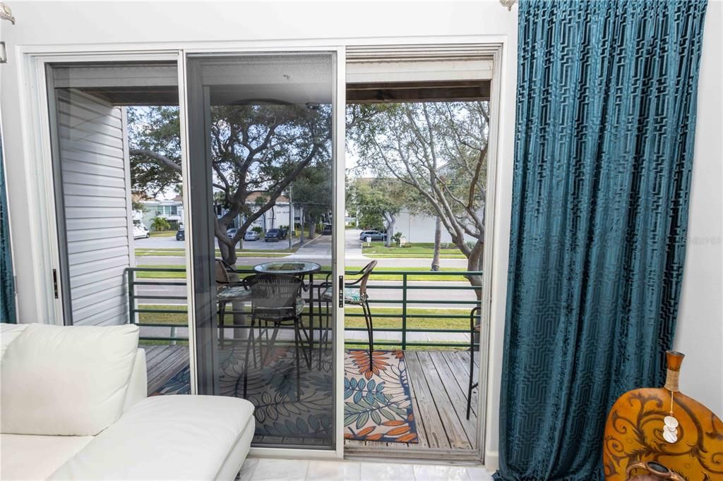 For Sale: $515,000 (3 beds, 3 baths, 1700 Square Feet)