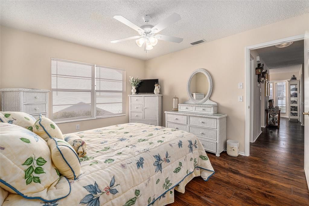 For Sale: $285,000 (2 beds, 2 baths, 1552 Square Feet)