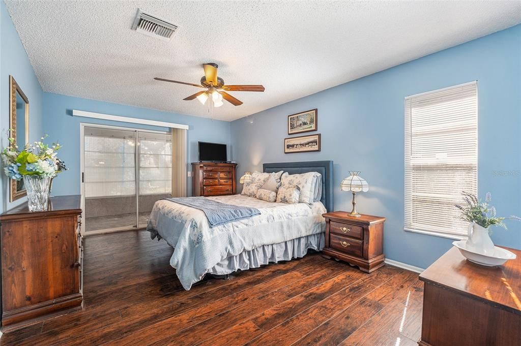 For Sale: $285,000 (2 beds, 2 baths, 1552 Square Feet)