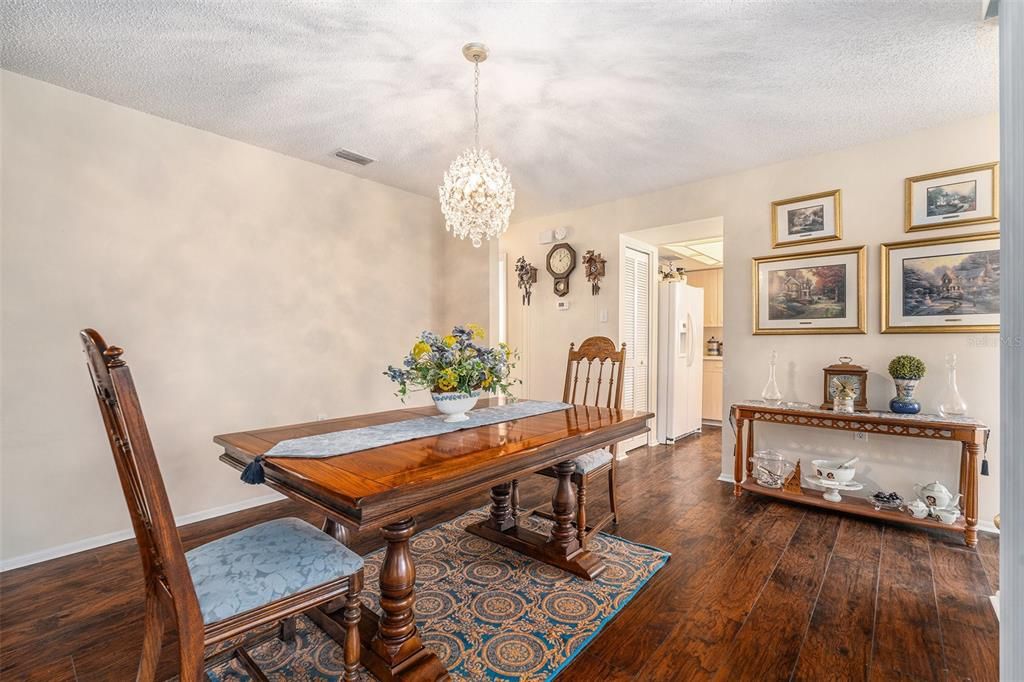 For Sale: $285,000 (2 beds, 2 baths, 1552 Square Feet)