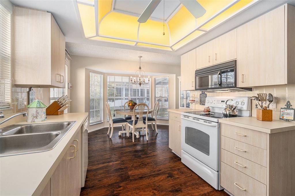 For Sale: $285,000 (2 beds, 2 baths, 1552 Square Feet)