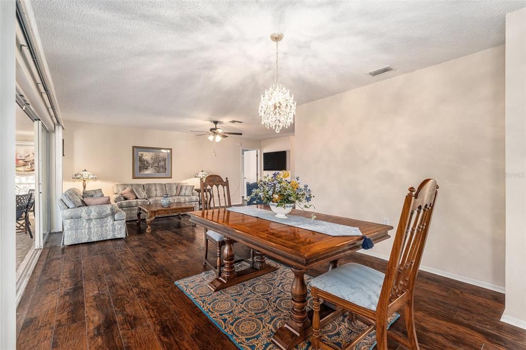 For Sale: $285,000 (2 beds, 2 baths, 1552 Square Feet)