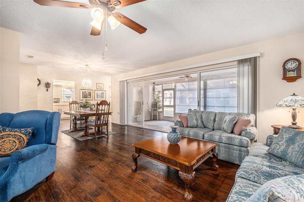 For Sale: $285,000 (2 beds, 2 baths, 1552 Square Feet)