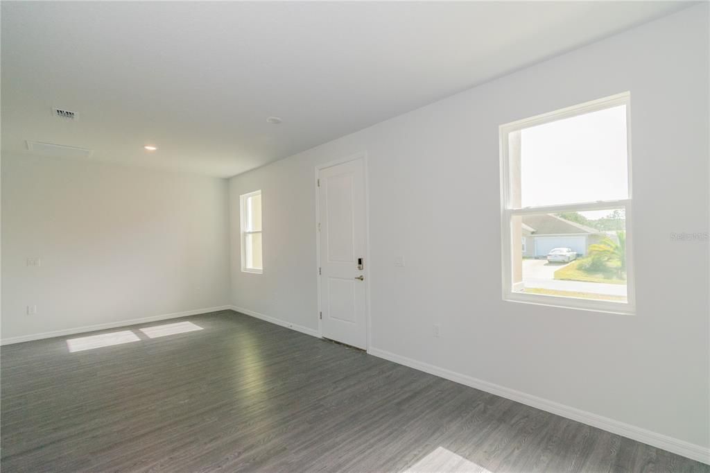 For Sale: $369,900 (3 beds, 2 baths, 1670 Square Feet)