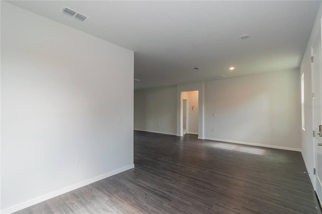 For Sale: $369,900 (3 beds, 2 baths, 1670 Square Feet)