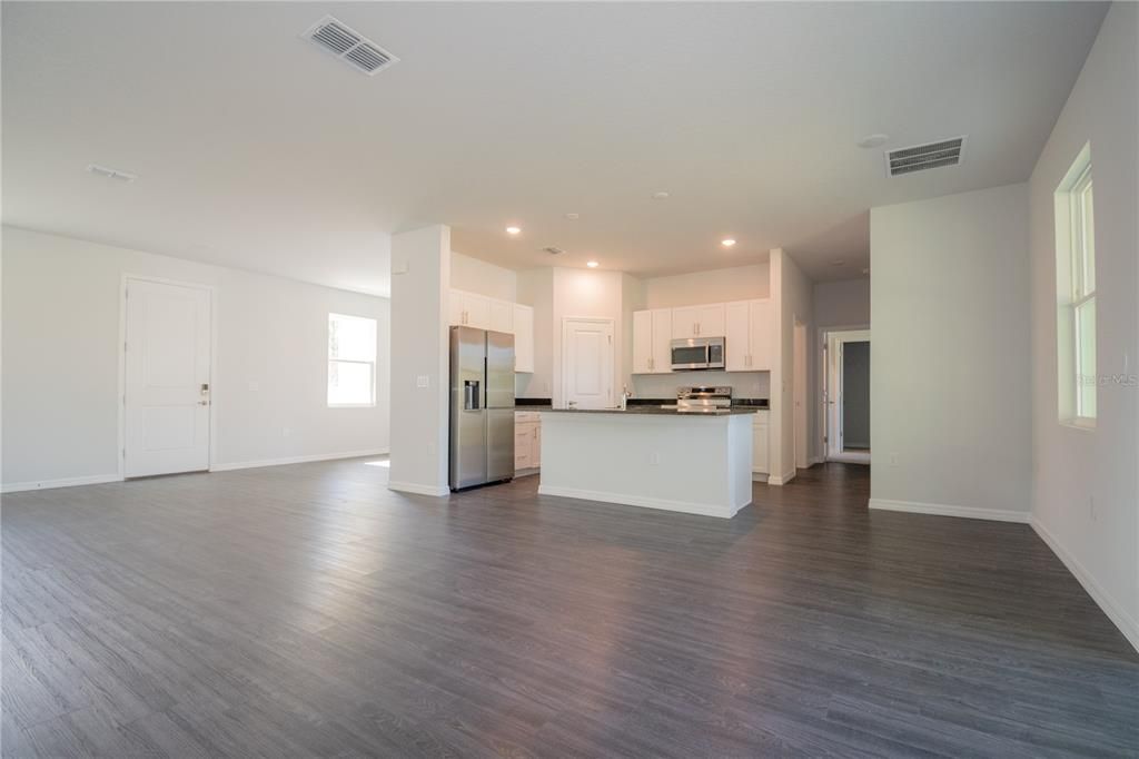 For Sale: $369,900 (3 beds, 2 baths, 1670 Square Feet)