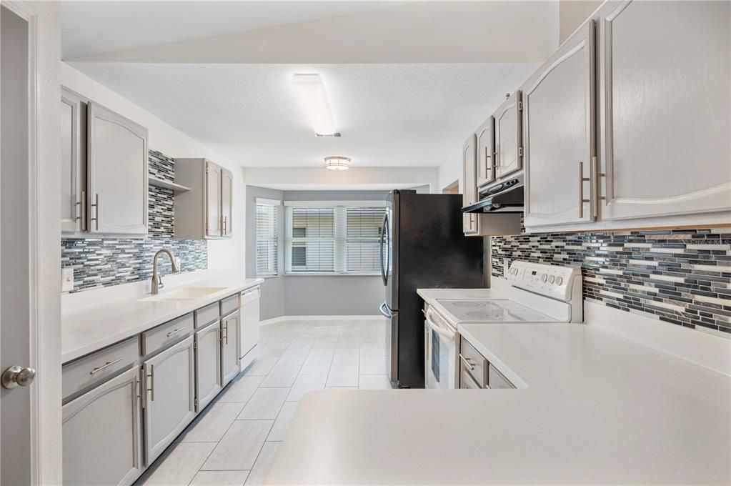 For Sale: $325,000 (2 beds, 2 baths, 1627 Square Feet)