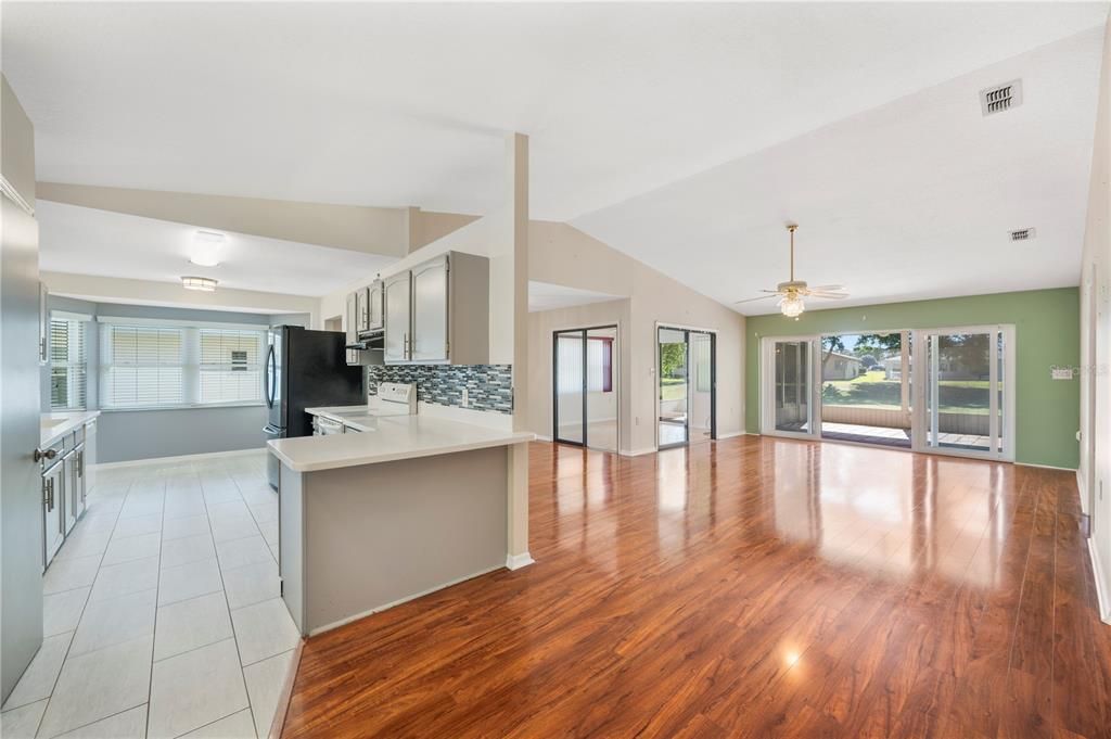 For Sale: $325,000 (2 beds, 2 baths, 1627 Square Feet)