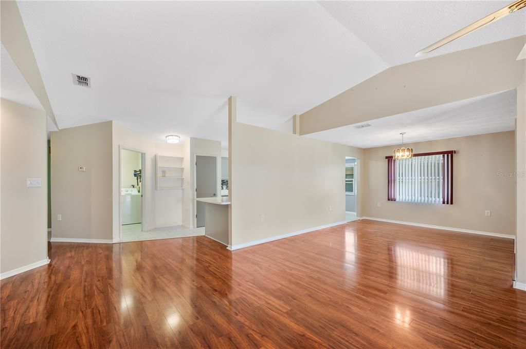 For Sale: $325,000 (2 beds, 2 baths, 1627 Square Feet)