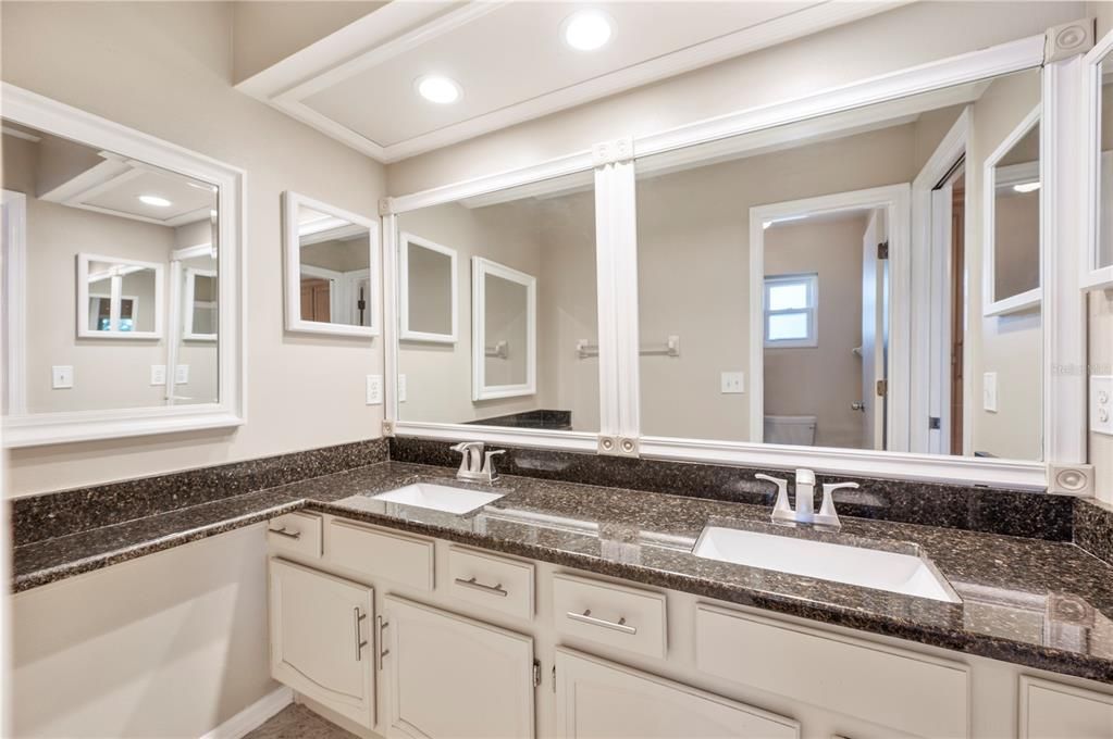 For Sale: $325,000 (2 beds, 2 baths, 1627 Square Feet)