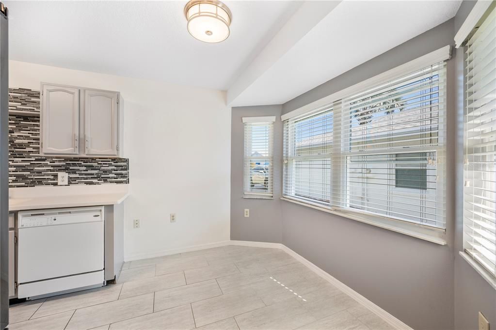 For Sale: $325,000 (2 beds, 2 baths, 1627 Square Feet)